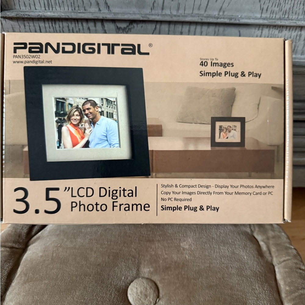 Pandigital 3.5" LCD Digital Photo Frame
